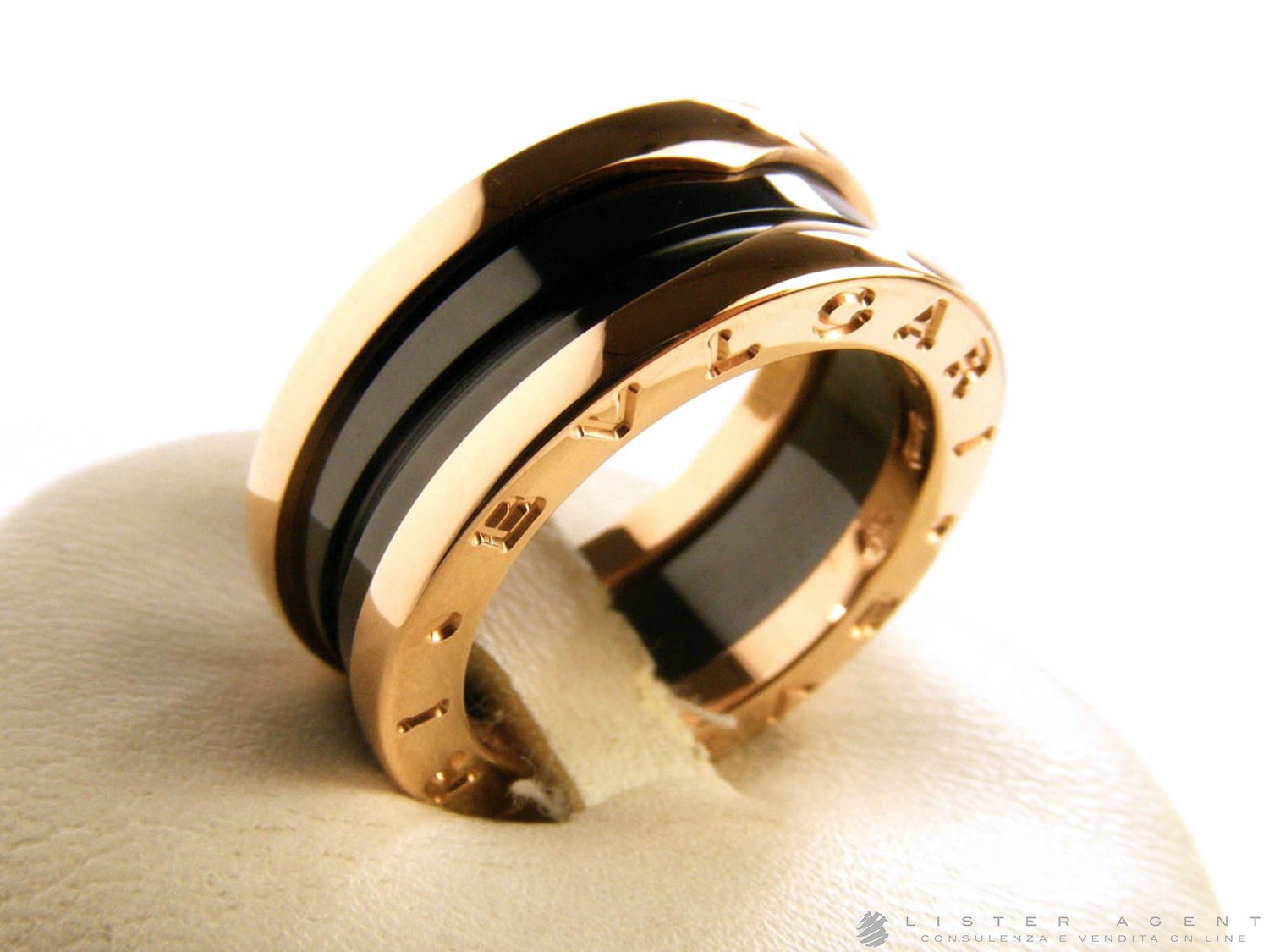 BULGARI ring Bzero1 in 18Kt rose gold and black ceramic Size 16 Ref. AN855962. NEW