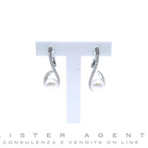 RAIMA orecchini lunghi in oro bianco 18Kt con diamanti ct 0.48 e perle naturali mm 9.00 Ref. 001861. NUOVI!