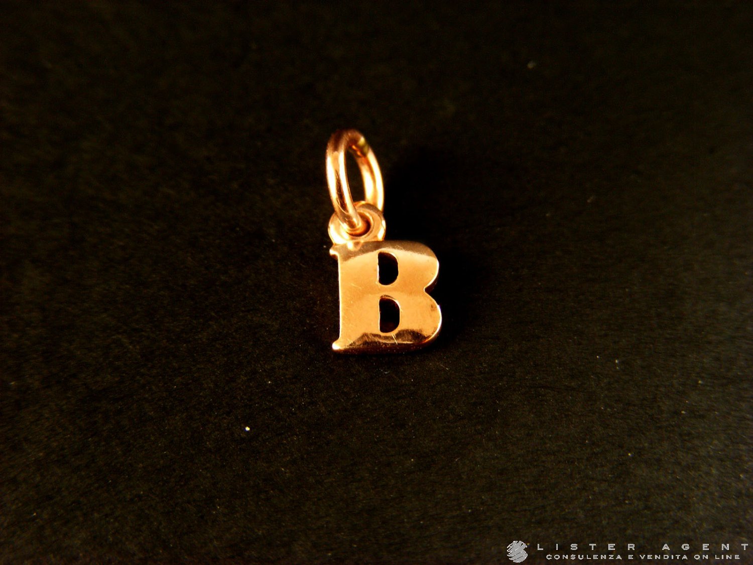 DODO by Pomellato ciondolo piccolo Lettera B in oro rosa 9Kt Ref. DLET9PB.  NUOVO!