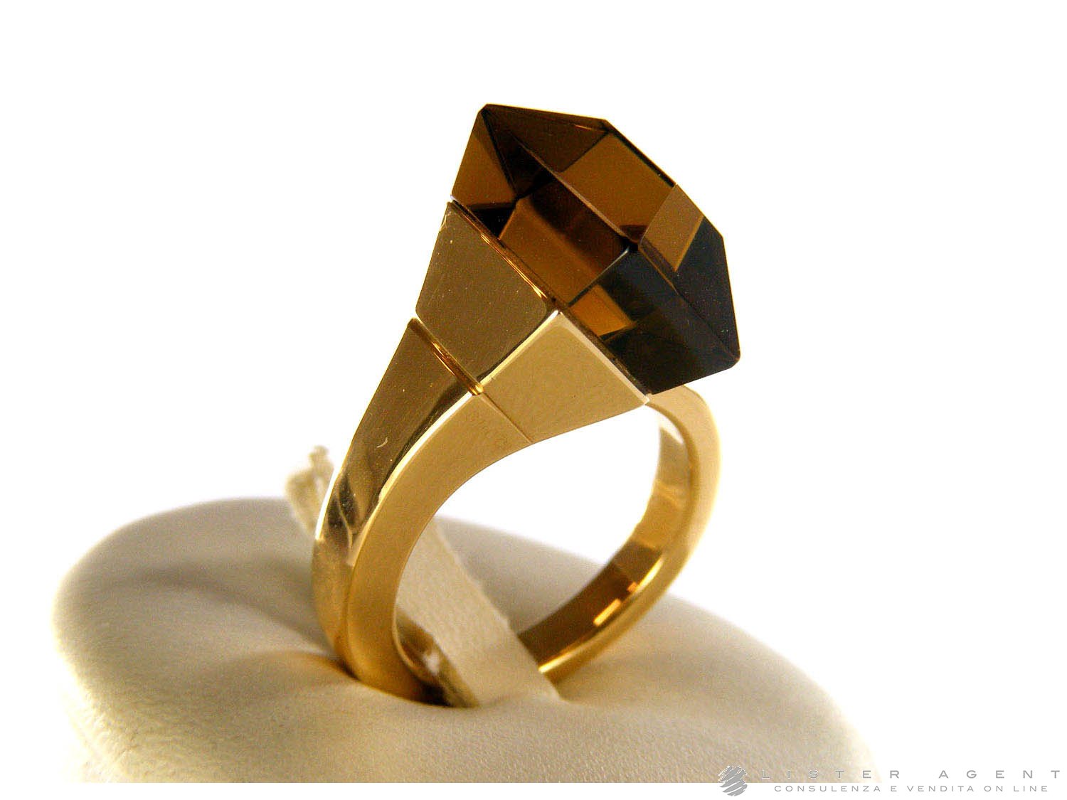 GUCCI Anello Chiodo Cocktail in oro giallo18Kt e quarzo fume Mis 13 Ref. 205795. NUOVO Lister Agent
