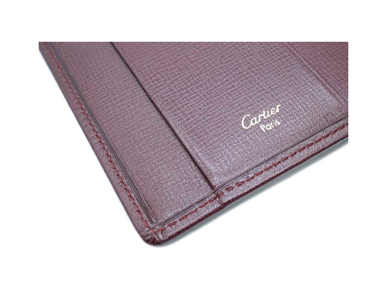 CARTIER porta libretto degli assegni Le Must de Cartier e carte di credito in pelle bordeaux con metallo placcato oro giallo Ref. L3000191. NUOVO